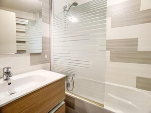 Bathtub
