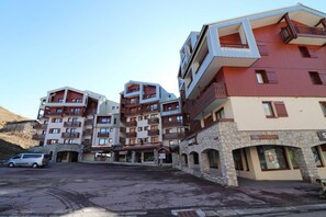 Situated in a mountainous area, this hotel offers stunning views and features balconies on each floor.