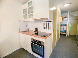 Fridge, oven, dishwasher