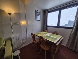 Dining - 100m from ski slopes, 1st floor, balcony, tv, ski locker, 24m², Tignes (Tignes)