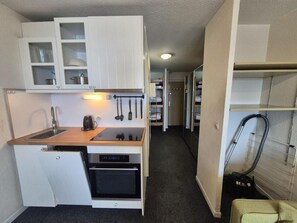 Fridge, oven, dishwasher