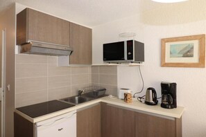 Fridge, microwave