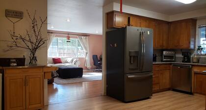 Large 6 Bedrooms 2 Baths Home On a Huge Lot