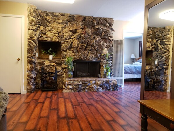 6 bedrooms, desk, iron/ironing board, free WiFi - Large 6 Bedrooms 2 Baths Home On a Huge Lot (Sacramento)