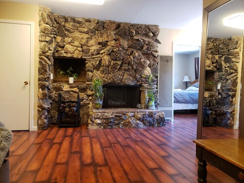 Large 6 Bedrooms 2 Baths Home On a Huge Lot