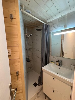 Bathtub