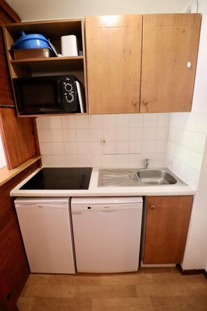 Microwave, dishwasher