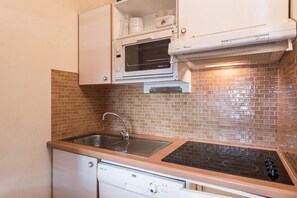 Fridge, oven, dishwasher