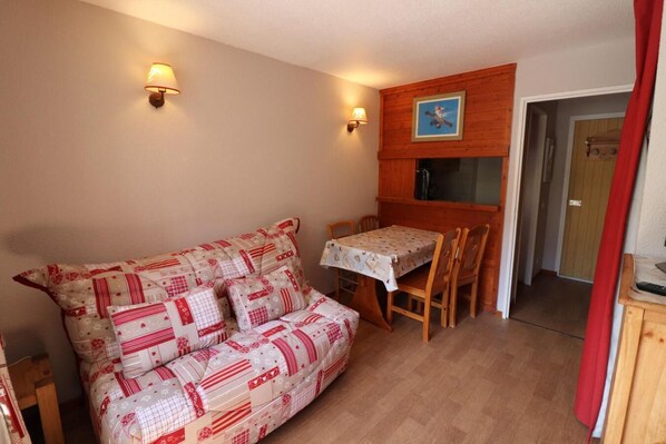 Living area - 10m from ski slopes, 3rd floor, balcony, tv, ski locker, 18m², Tignes (Tignes)