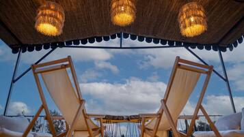 Honeymoon Tent | Living area