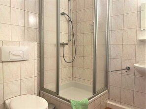 Soap, toilet paper - Ferienzimmer Nr. 36 - Schullandheim Reichwalde (Boxberg/Oberlausitz)