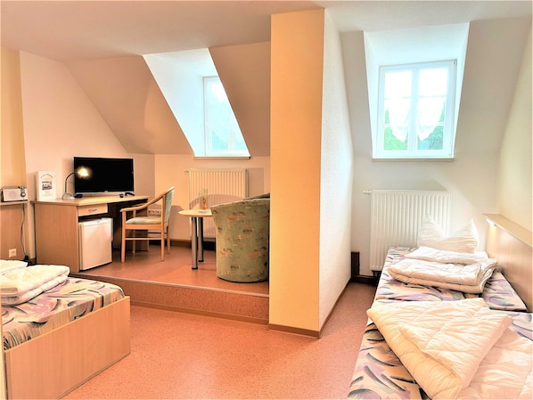 1 bedroom, desk, WiFi, bed sheets - Ferienzimmer Nr. 36 - Schullandheim Reichwalde (Boxberg/Oberlausitz)