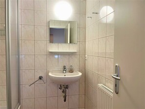 Unclassified image, 2 of 18, button