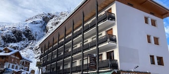 350m from ski slopes, 2nd floor, parking, tv, ski locker, 50m², Valloire