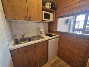 Fridge, microwave
