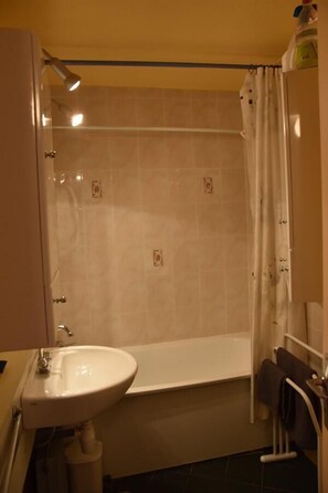 Bathtub