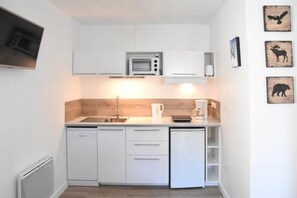 Kühlschrank, Mikrowelle, Geschirrspüler