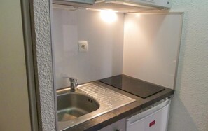 Fridge, microwave