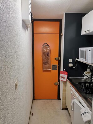 Fridge, dishwasher