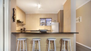 Apartment (3 Bedrooms) | Private kitchen - Dolphin Ridge 108 (Cape Town)