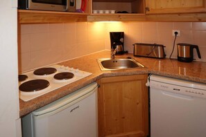 Réfrigérateur, micro-ondes, lave-vaisselle