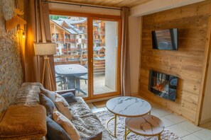 Living area - 150m from ski slopes, 4th floor, view resort, fitness, balcony, tv, ski locker, 37m², Les Orres (Les Orres)