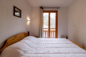 2 bedrooms - 150m from ski slopes, 5th floor, fitness, balcony, tv, ski locker, 37m², Les Orres (Les Orres)