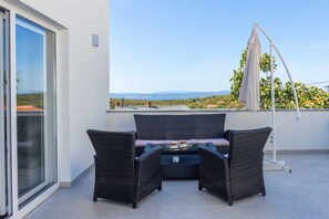 Outdoor dining - Villa Marko by aneo travel (Donji Zagon)