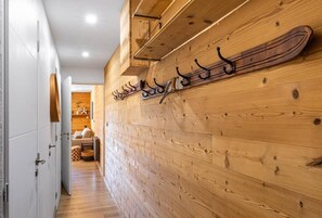 Interior - 350m from shops, floor -2, balcony, tv, 36m², Méribel-Mottaret (Les Allues)