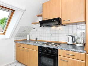 Kühlschrank, Mikrowelle, Ofen, Hochstuhl