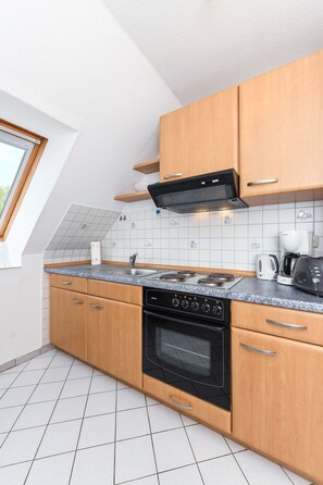 Refrigerador, microondas, horno y periquera 