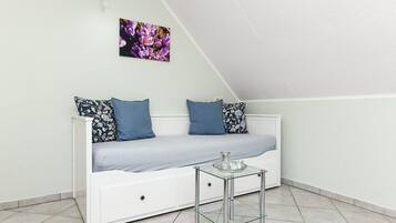 2 Schlafzimmer, Reisekinderbett, WLAN, Bettwäsche