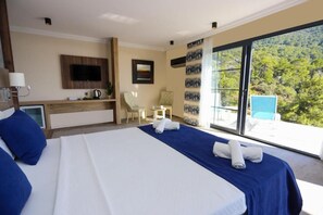 Free minibar items, in-room safe, individually decorated, desk - King Royal Palace Ölüdeniz (Fethiye)