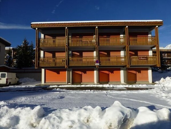 Exterior - 350m from ski slopes, Ground floor, tv, ski locker, 26m², Alpe d'Huez (L'Alpe d'Huez)