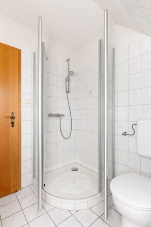 Douche, savon, papier toilette