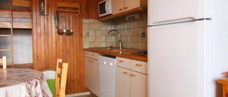 Microwave, oven, coffee/tea maker, toaster