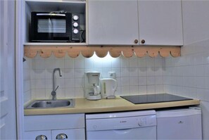 Kühlschrank, Mikrowelle, Geschirrspüler