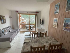 Interior - 50m from shops, 5th floor, swimming pool, sauna, balcony, tv, ski locker, 33m², Les Orres (Les Orres)