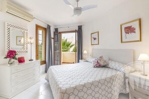 3 chambres, fer et planche à repasser, Wi-Fi, draps fournis