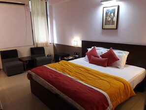 Habitación doble Deluxe | Muebles diferentes, espacio para trabajar con laptop y wifi gratis 