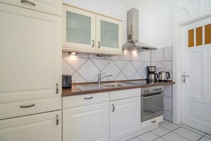 Fridge, oven, dishwasher, coffee/tea maker