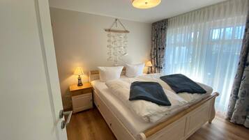 2 bedrooms, iron/ironing board, WiFi