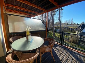 Outdoor dining - F: Villa Bella Casa Whg. 07 with south-facing balcony - Villa Bella Casa Whg. 07 with south-facing balcony (Baabe)