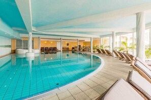 Unclassified image, 2 of 9, button - Juniorsuite Orangerie Landseite - Seehotel Schloss Klink (Klink)