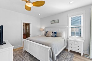 4 bedrooms, iron/ironing board, free WiFi, bed sheets - Merry Mermaid - Gulf view, Easy beach access, Family and pet friendly (Cape San Blas)