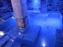 Salas de tratamientos para parejas, sauna, bañera de hidromasaje 