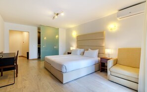 In-room safe, desk, iron/ironing board, free WiFi - Oca Vitória Village (Porto)