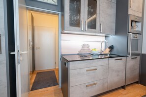 Køleskab, mikrobølgeovn, ovn, opvaskemaskine