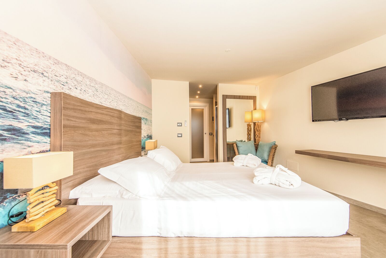 Junior Suite | In-room safe, individually decorated, individually furnished, free WiFi