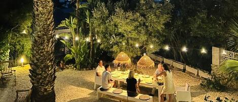 屋外ダイニングエリア